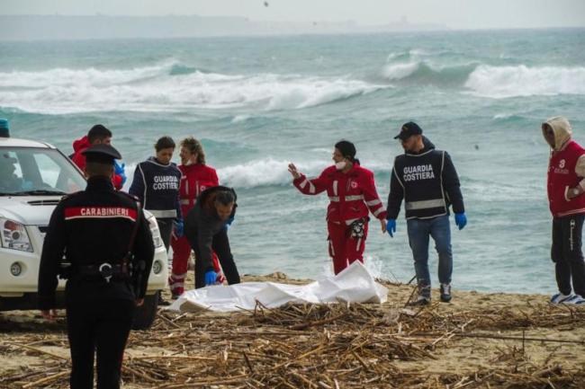 意大利南部海域移民船隻沉沒事故死亡人數升至63人
