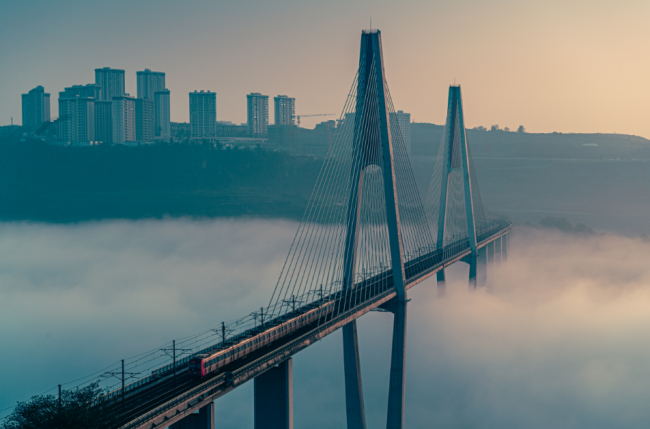 上天入地穿花海，这里的列车不一般！