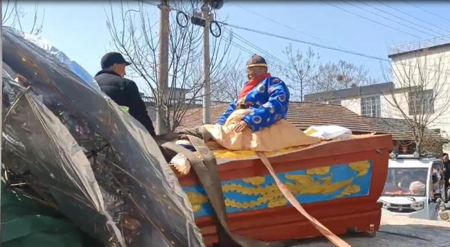 老汉为自己办“葬礼”:办完挺满意，为什么要给自己办“葬礼”？