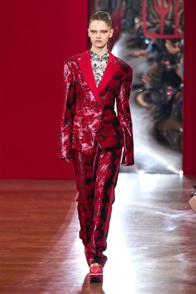 陆仙人米兰时装周走秀网友你是我的神