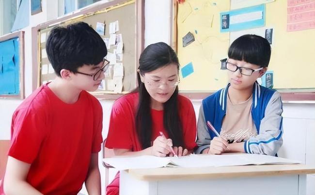 三胎开放效果不理想，代表提出免费教育建议，关键在养不起