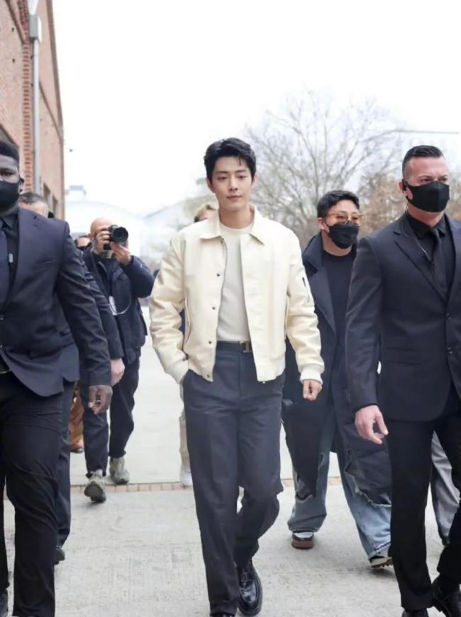 网友在西班牙偶遇肖战 网友：是谁又偷走了我的人生？ 