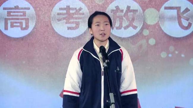 高三女孩全程脱稿演讲燃爆全场