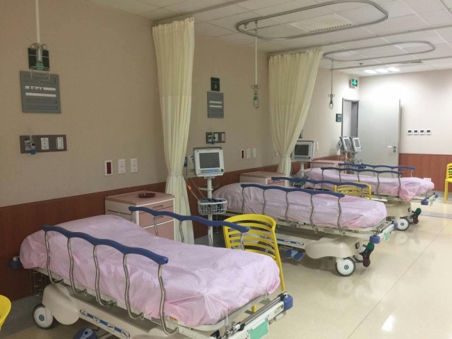 委员建议增加危重症床位，适度改建三级公立医院
