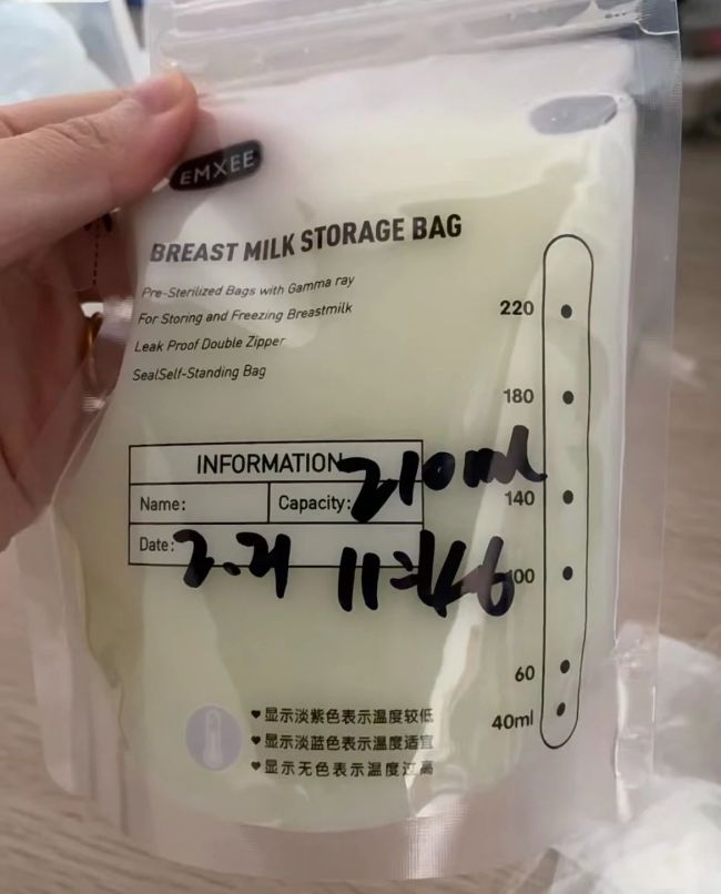 职场妈妈在废弃厕所吸奶 “背奶妈妈”的隐秘战争