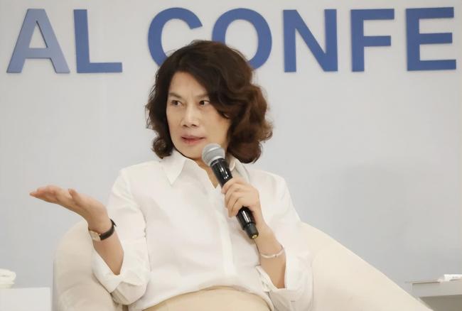 一石激起千层浪！董明珠谈大学生就业 称去打螺钉没什么不可以 网友为何不买账