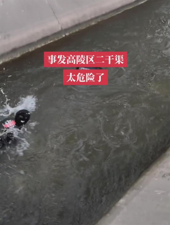 路人救起被水流冲走学生 热心人为了捞书包狂追数百米