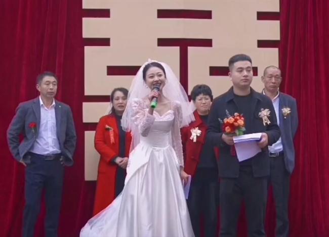新娘自己主持婚礼省下万元 猪肉土豆都是自家种养