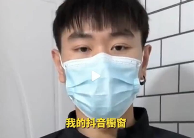 老人推倒摩托车案新进展，车主：没开过直播没带货过！