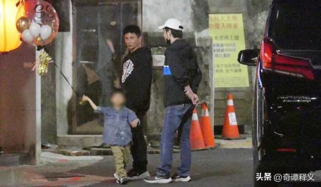 吴奇隆父子给刘诗诗庆生 被两个男人宠着也太幸福了   