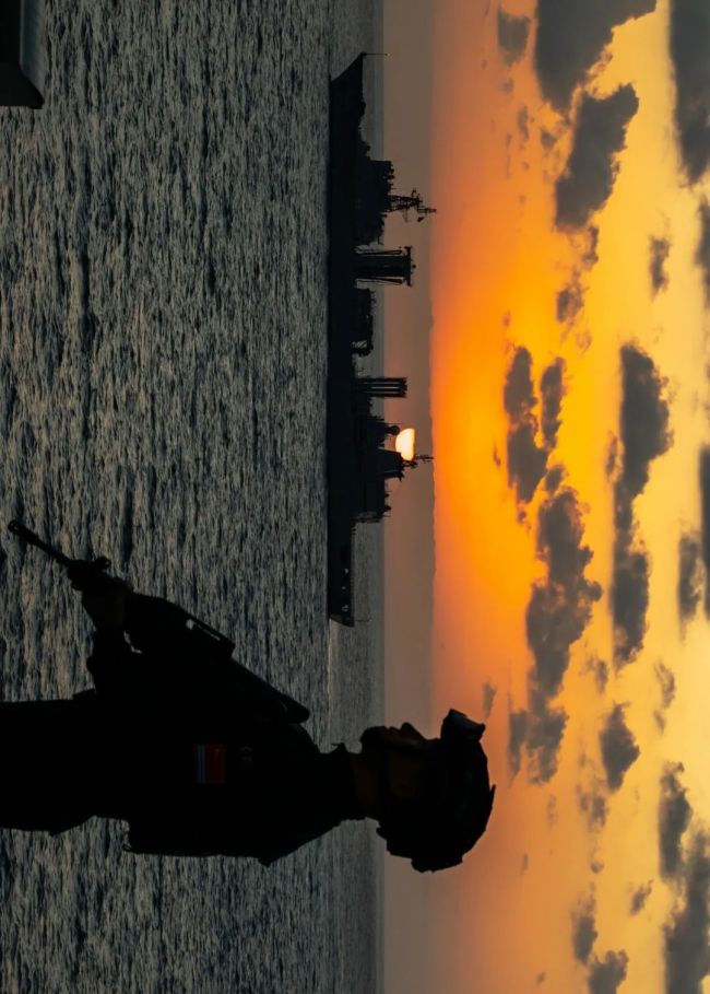 中国海军护航官兵镜头下的星辰大海