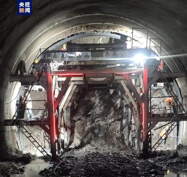 提前半年 滇中引水海东隧洞主洞开挖突破两万米