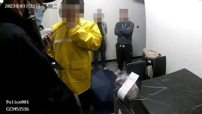女子外卖单备注“9958”，外卖小哥见状果断报警，没想到后续大反转 这种标语千万不能随意标注