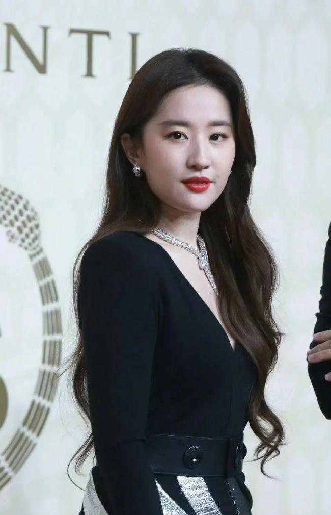 舒淇关注刘亦菲ins 表面“松弛感”，私下比谁都卷.