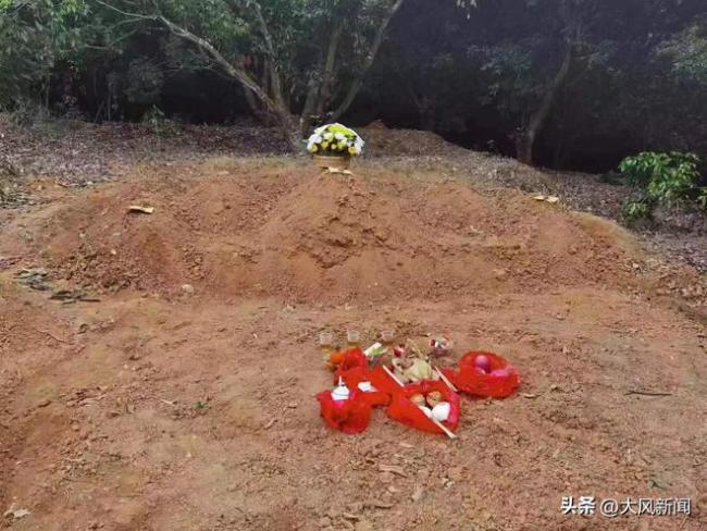 老太驾三轮车载孙子孙女落水3人溺亡 河道没防护栏