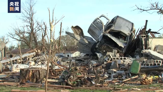 美国多地遇龙卷风 灾民死里逃生：10秒房子就消失不见了