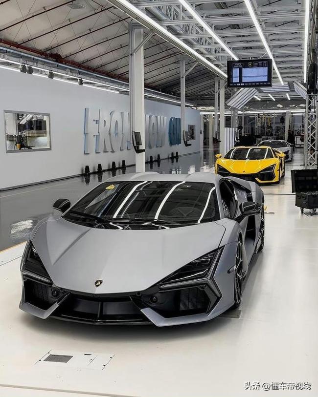 兰博基尼Revuelto曝光更多实车图，搭载6.5升V12插混系统