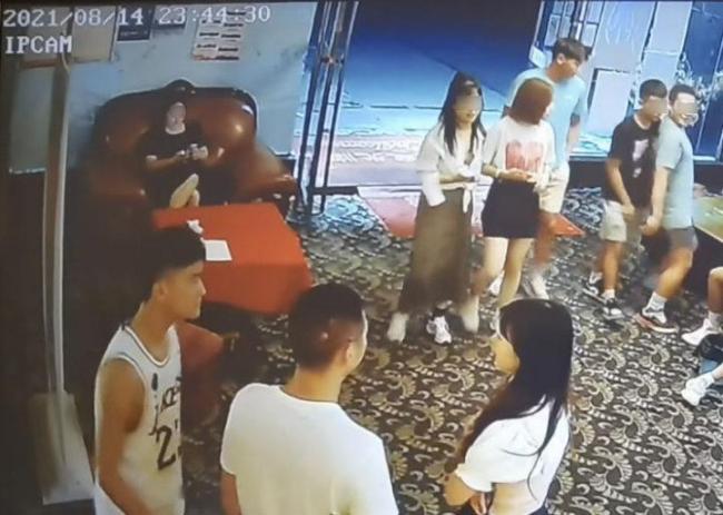 女子酒后坠亡 87户业主被起诉 业主回复：原告和护送人划分责任过轻