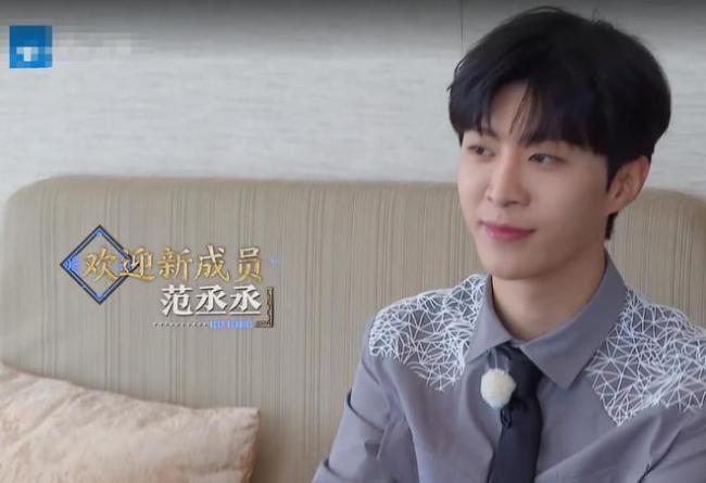 《奔跑吧》开播 范丞丞碰到前姐夫 李晨当众拥抱回击传闻 他们依然如兄弟！