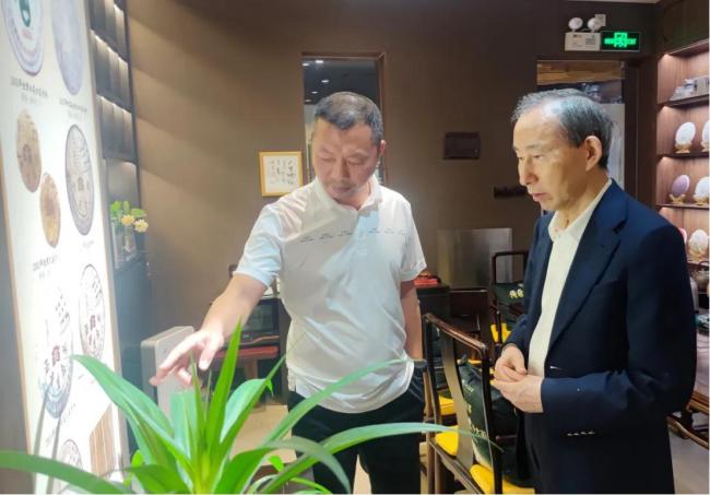 龙宇翔到深圳报业集团和华巨臣集团考察调研
