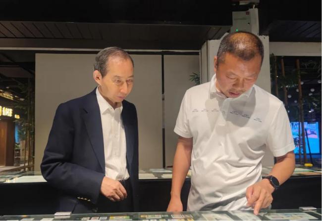 龙宇翔到深圳报业集团和华巨臣集团考察调研