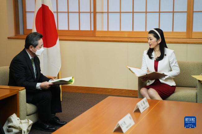 冲绳县议员代表团向日本政府递交和平外交意见书