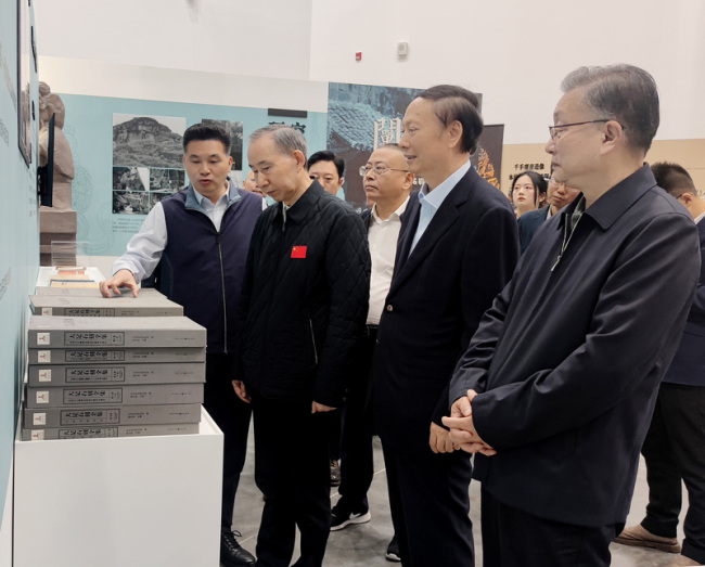 中国国际文化传播中心执行主席龙宇翔到重庆考察调研