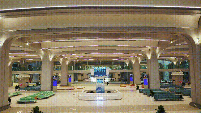 沿着总书记的足迹·新闻多一点｜感受雄安站的科技范儿