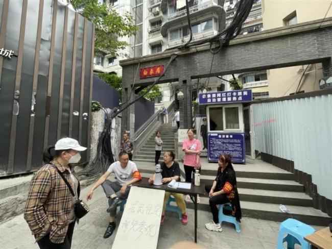 一网红小区“谢绝参观” 不堪网红打卡之扰 居民自发维护小区安宁