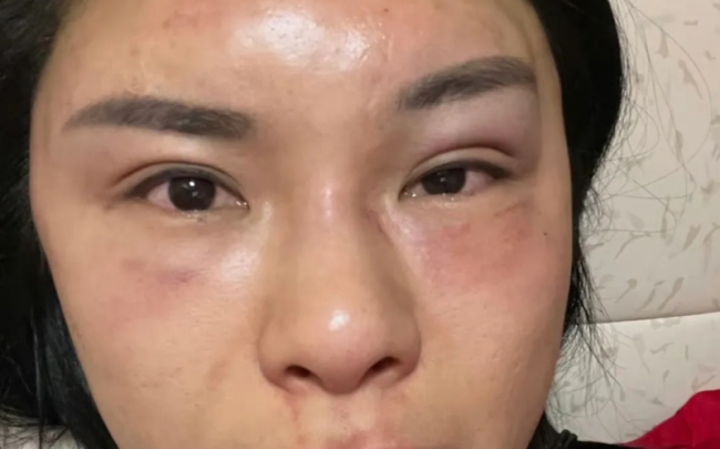男子当妻子面虐狗致死：男子当妻子面砍家中柯基