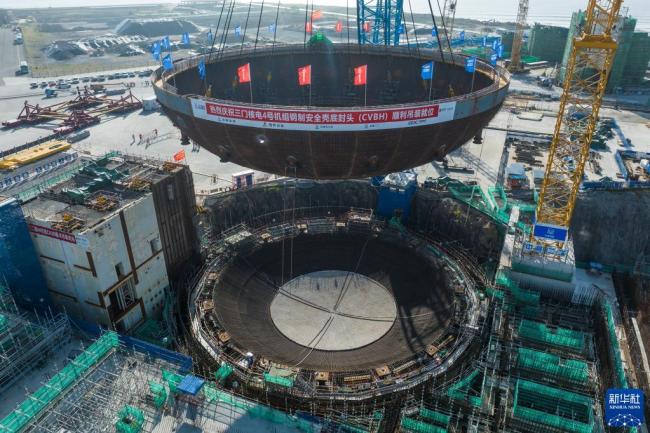 　這是5月29日拍攝的三門核電二期工程4號機組核島鋼製安全殼底封頭吊裝現場（無人機照片）。