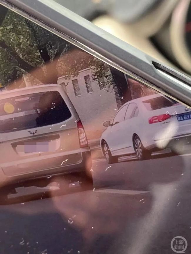 男子驾车连撞9人逃跑 目前已落网 警方通报：司机刚取得驾驶证一个多月