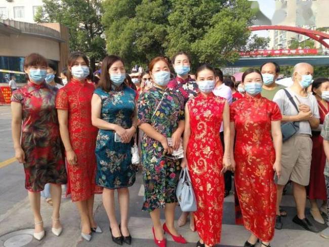 送考父母着装，这些衣服不要穿！