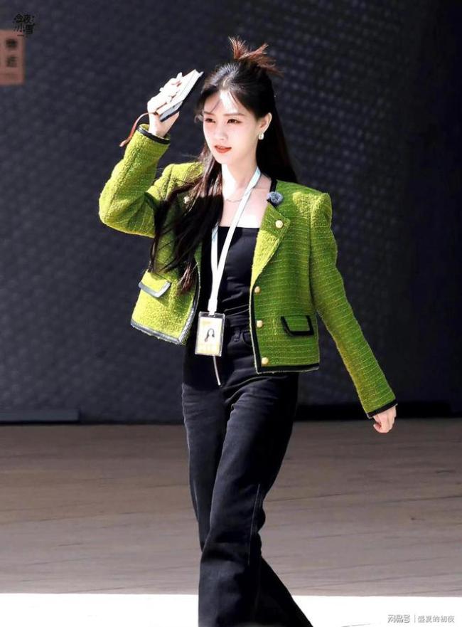 李一桐的胆子越来越大了，节目中不畏困难接受一系列挑战