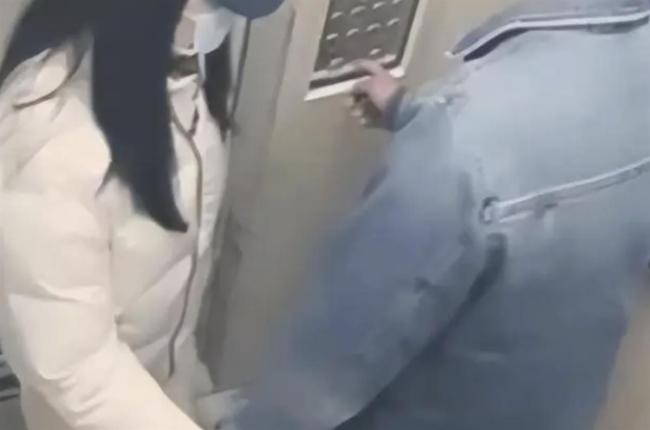 女子曝公务员丈夫出轨，当事人回应电梯内搂抱女同事是在安慰同事，自己未出轨