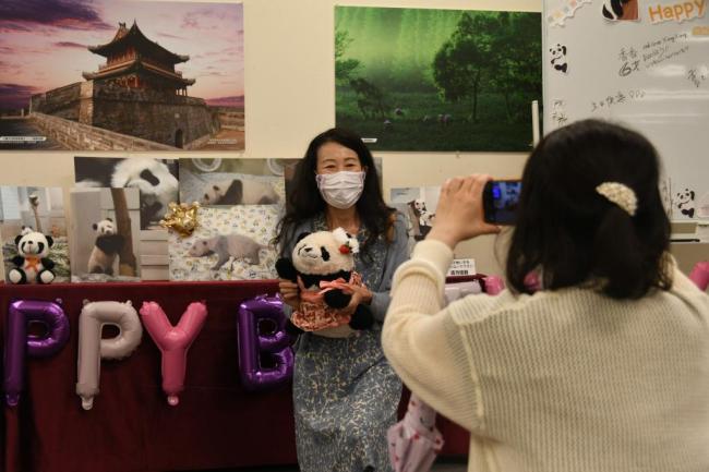 日本民众遥祝中国大熊猫“香香”生日快乐