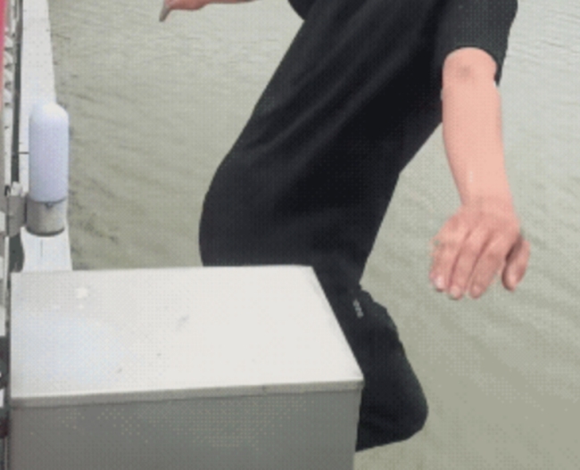 跳桥救人的外卖员找到了