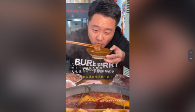 男子探店重庆火锅：一年300家小饭馆 承诺不好吃找他买单