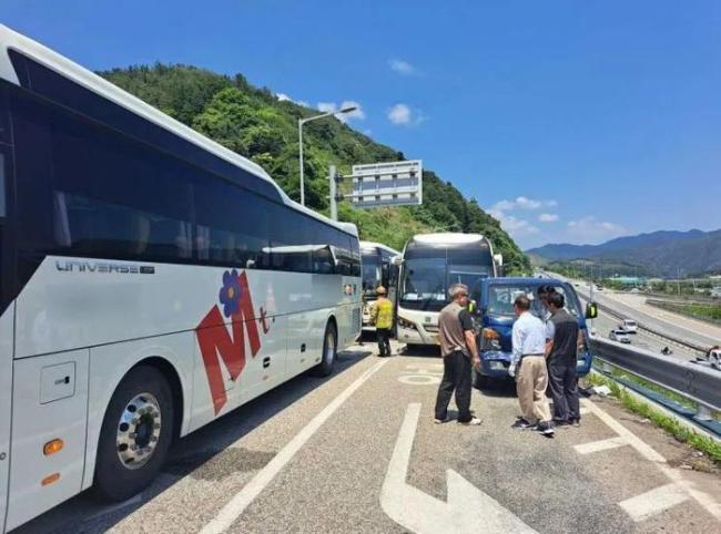 韩国发生8车追尾事故 该事故造成3人受重伤，79人受轻伤