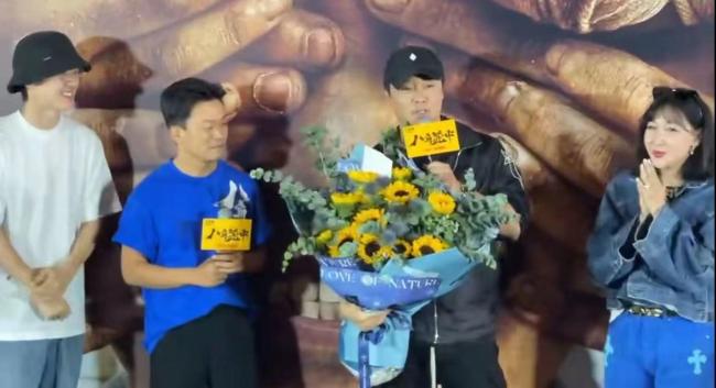 陈思诚给王宝强庆生并专程为兄弟电影加油