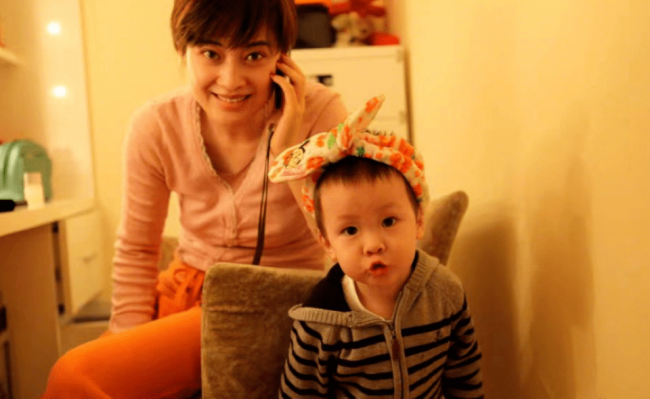 梅婷晒照为侄子中考加油，侄子高她半头