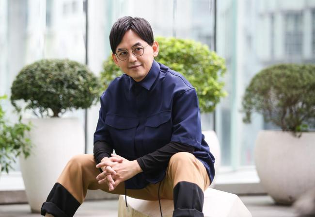 黄子佼承认性骚扰并曝大小S吸毒，大小S经纪人否认，张兰直播间边吃瓜边卖瓜：今天是个好日子