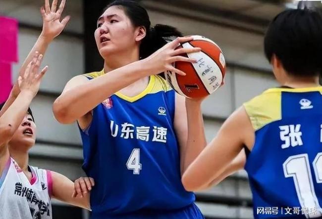 天赋满满！16岁张子宇身高2米27超姚明 未来或成女篮第一中锋