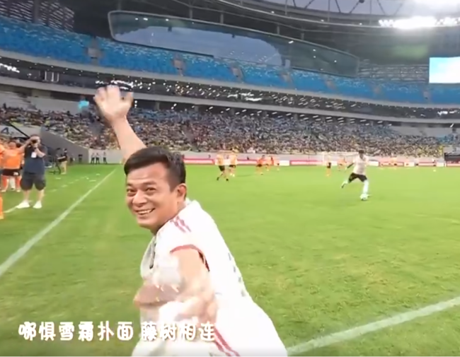 香港明星队平成都蓉耀队 现场万人合唱《铁血丹心》