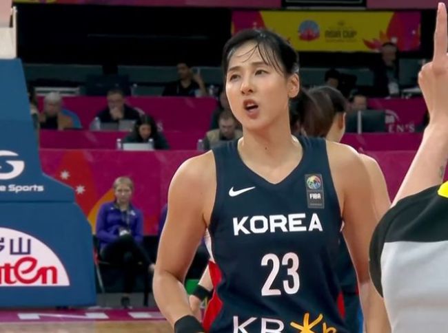 中国女篮vs韩国女篮：韩旭打满20分钟李梦8中2