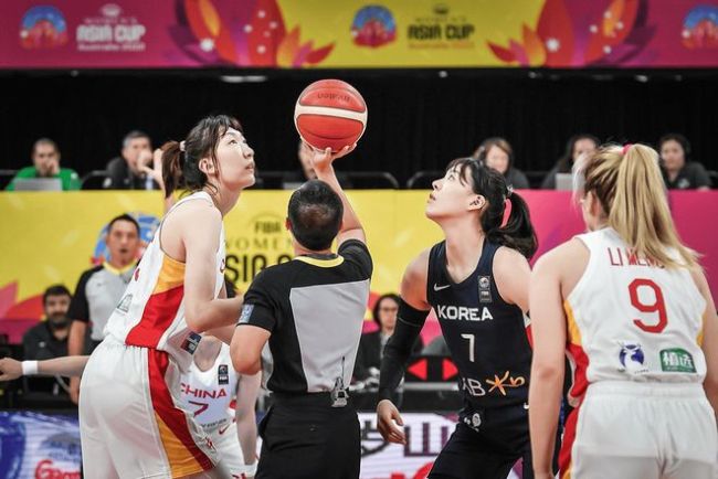 中国女篮vs韩国女篮：韩旭打满20分钟李梦8中2