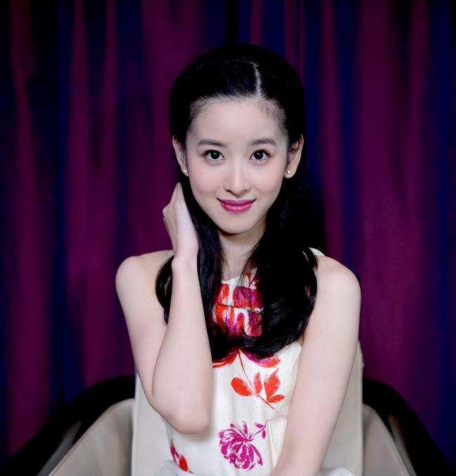 章泽天不再隐瞒，回应拒绝张艺谋演戏，称这是不一样的人生选择！