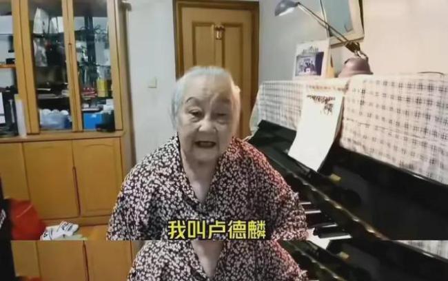 上海94岁老人控诉遭保姆虐待自己、还偷走了存折上的250多万！老人儿媳发声