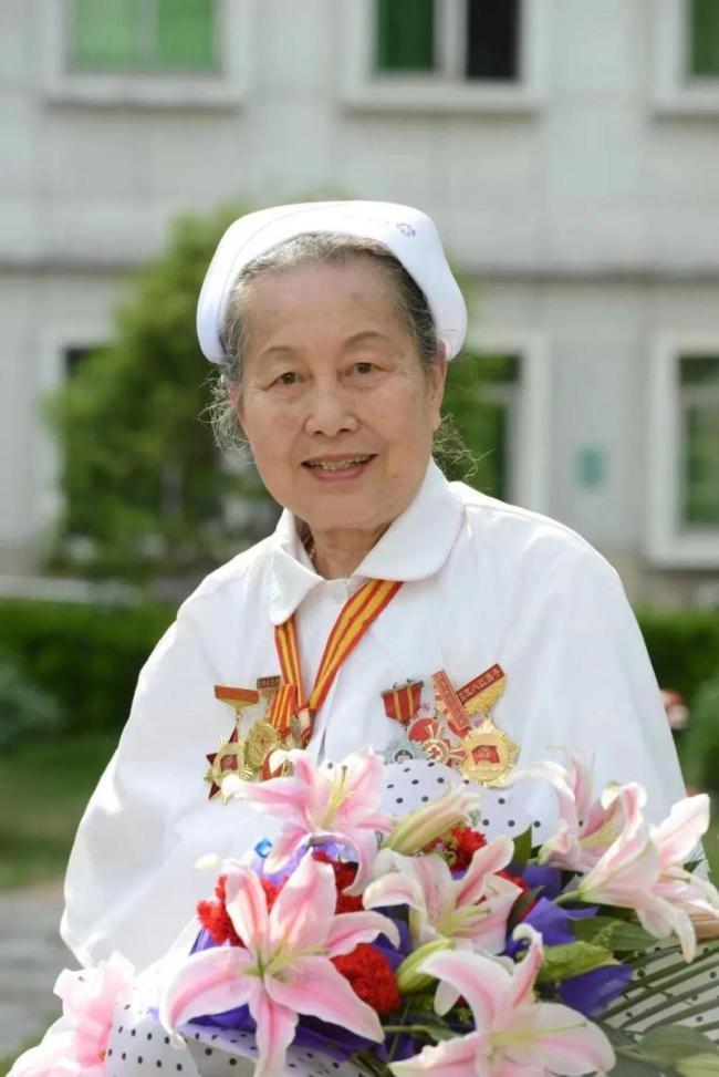 94岁护士奶奶获国际荣誉 仍活跃在志愿服务第一线