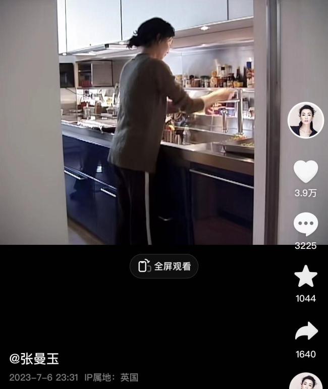 张曼玉晒巴黎生活：豪宅内素颜下厨做饭 貌美不输当年